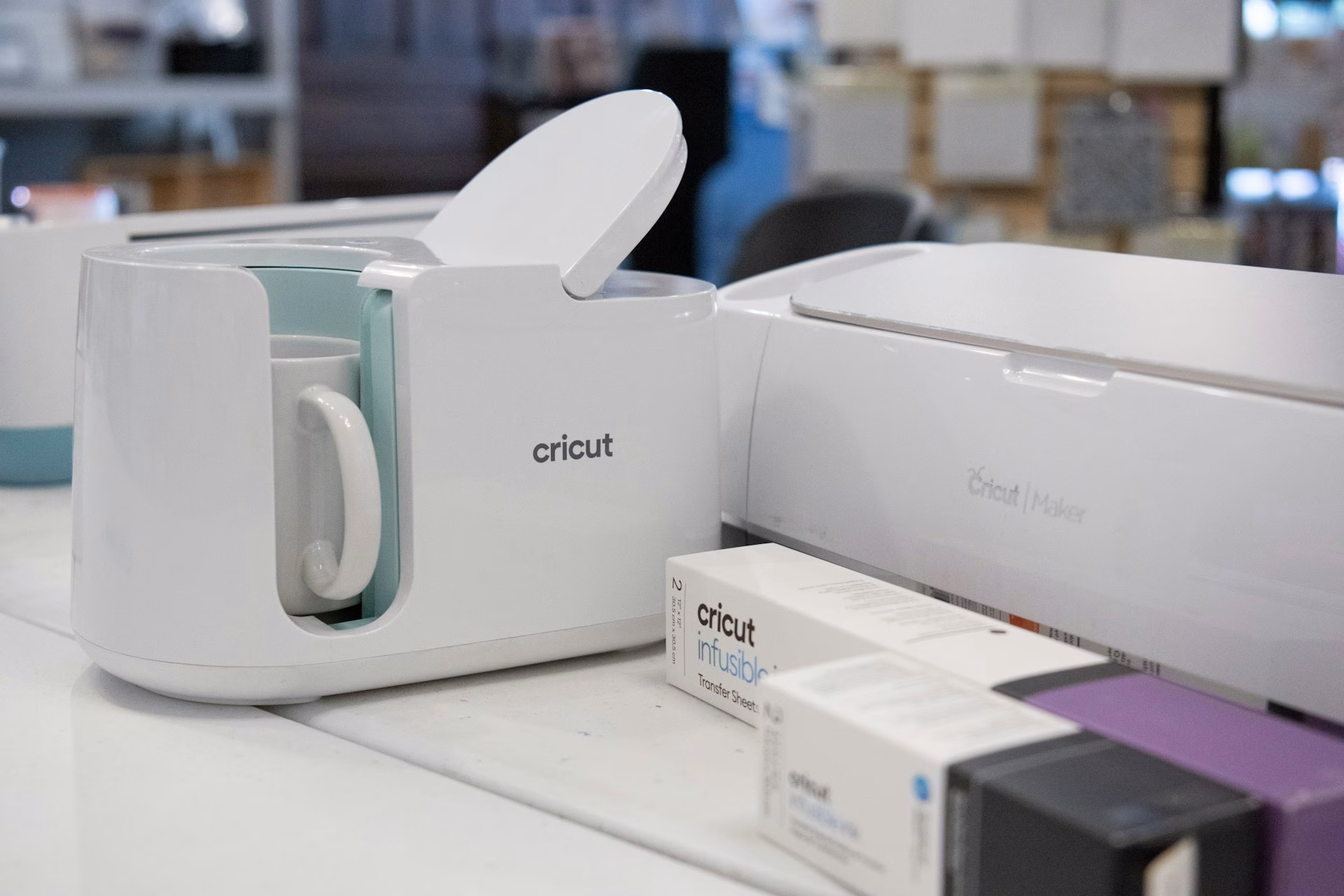 Máy die-cut Cricut cắt nam châm dẻo theo hình dạng tùy ý