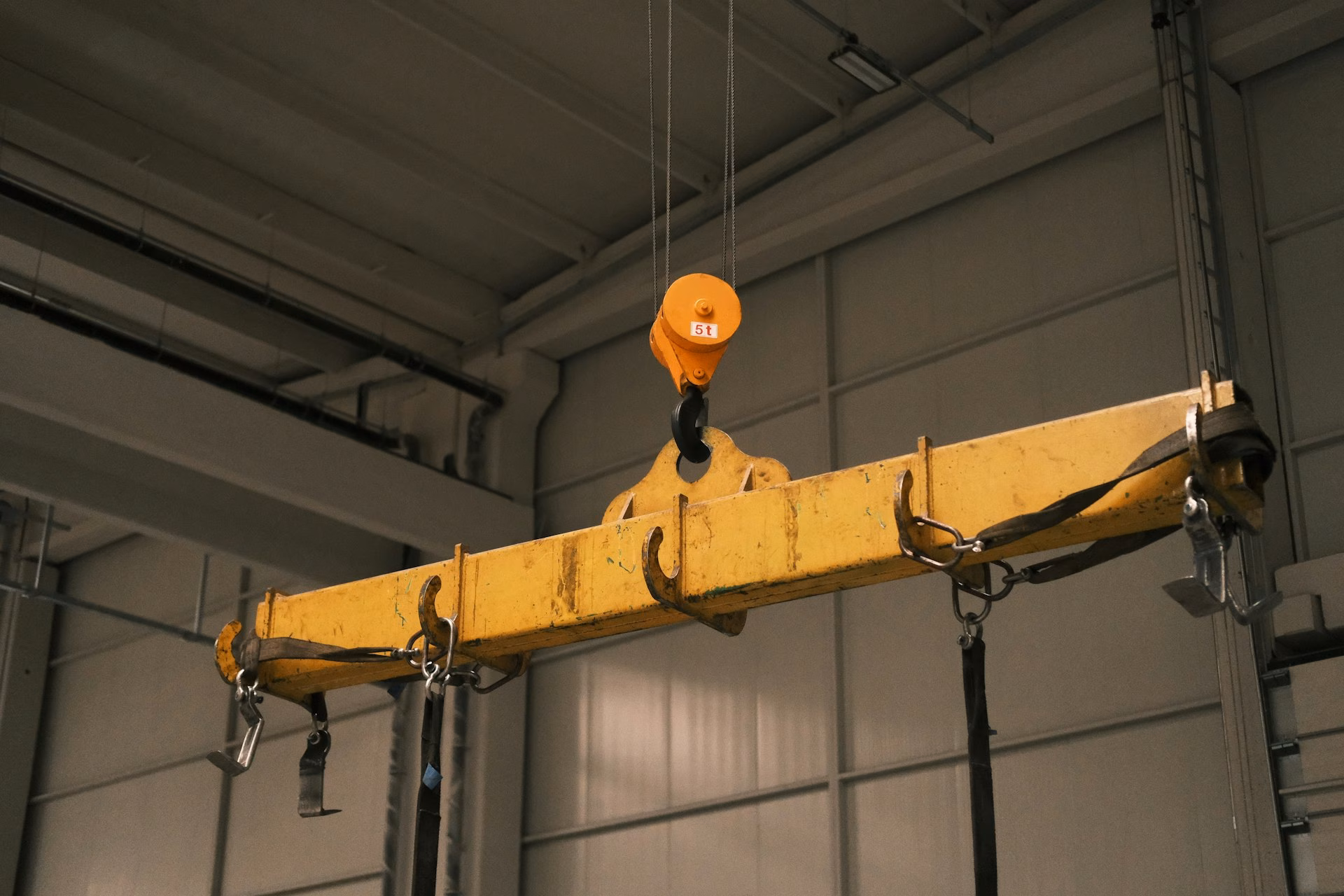 Spreader beam nhiều nam châm nâng tấm thép lớn