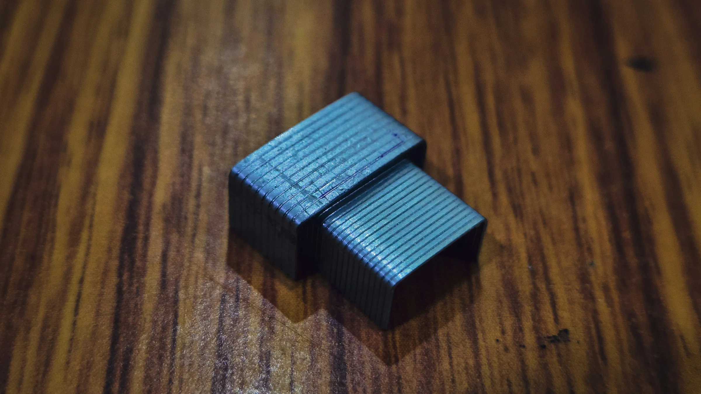 So sánh nam châm ferrite và nam châm đất hiếm về kích thước