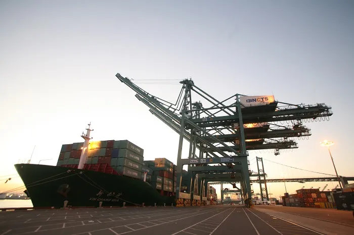 Neo tàu bằng nam châm cực mạnh